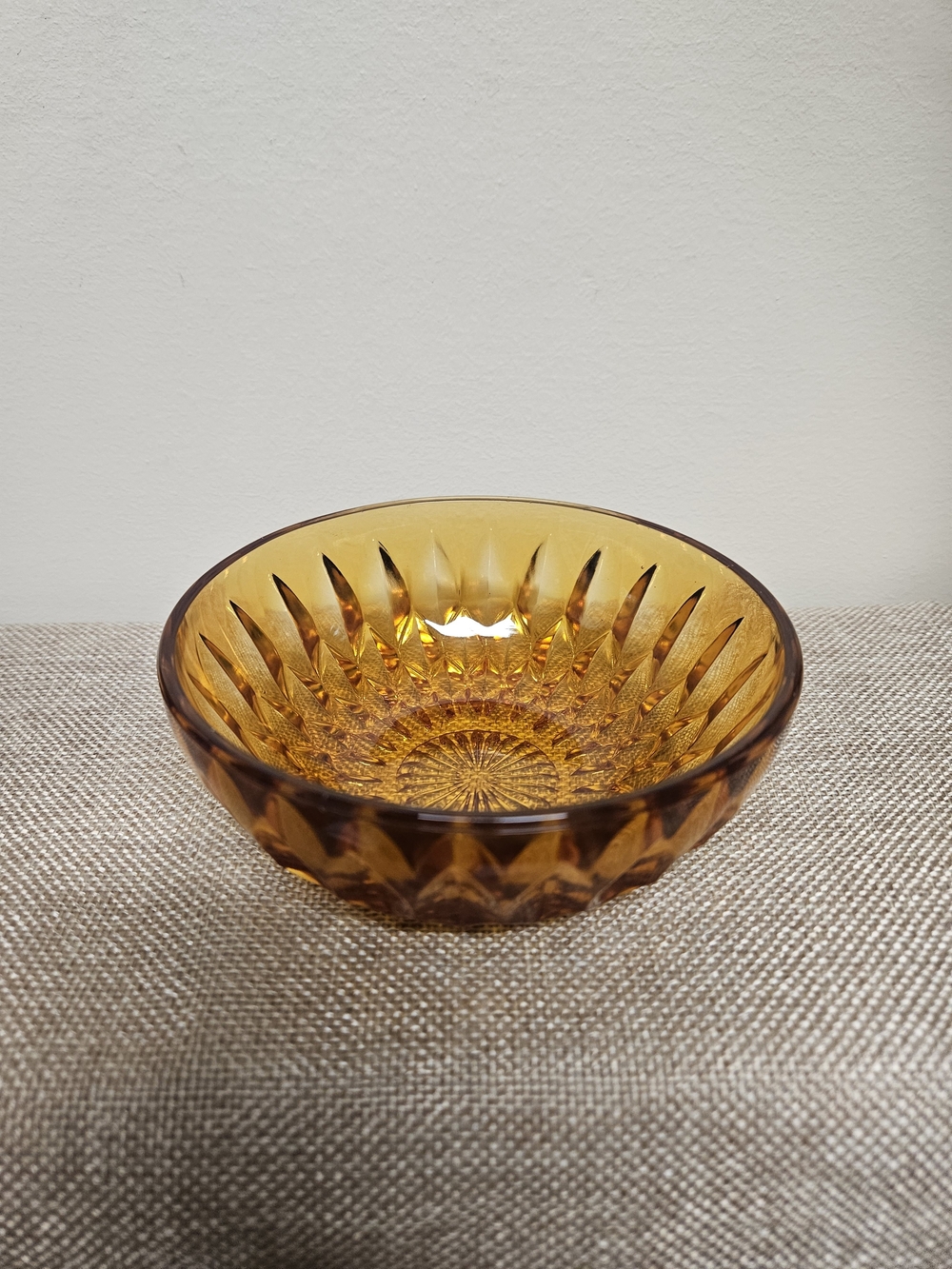 Indiana Glass Golden Amber Bowl in Mount Vernon (Diamond Point) Pattern